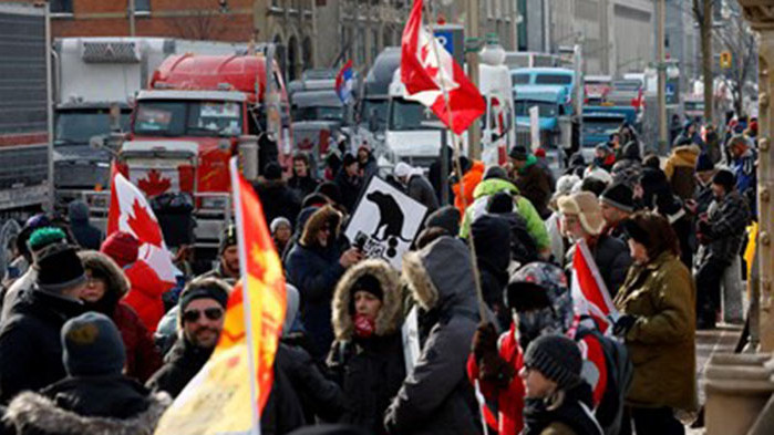 Сблъсъци между полиция и протестиращи в Отава