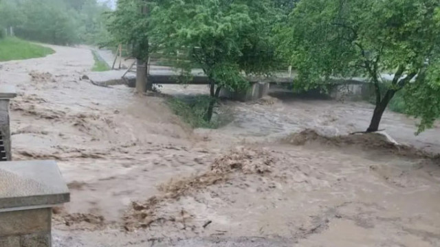 Водата в Етрополе е негодна за пиене, градът се готви за нови интензивни валежи