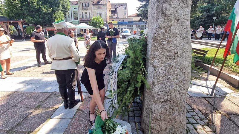 България отбелязва 187 г. от рождението на Васил Левски (СНИМКИ)