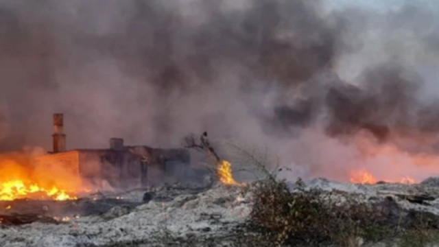 Пожар в регионалното депо за неопасни отпадъци в село Въглен. Вече е овладян